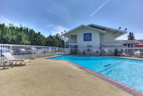 Motel 6 Tigard Or Portland South Lake Oswego