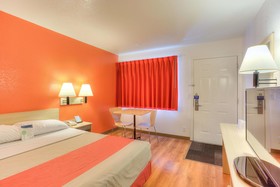 Motel 6 Tigard Or Portland South Lake Oswego