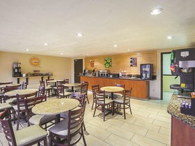 La Quinta Inn & Suites by Wyndham Woodburn