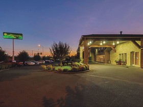 La Quinta Inn & Suites by Wyndham Woodburn