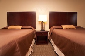 Super 8 by Wyndham Woodburn