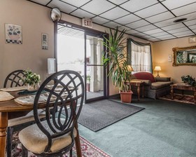 Horseshoe Curve Lodge
