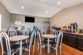 Super 8 by Wyndham Bedford