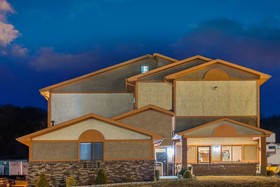 Super 8 by Wyndham Bedford