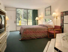 Super 8 by Wyndham Carlisle North