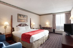 Best Western Plus Clarks Summit Scranton