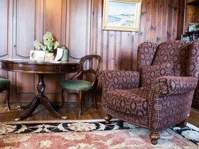The Manor on Front Bed and Breakfast