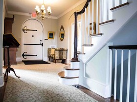 The Manor on Front Bed and Breakfast