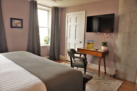 The Manor on Front Bed and Breakfast