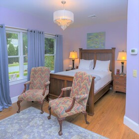 The Manor on Front Bed and Breakfast