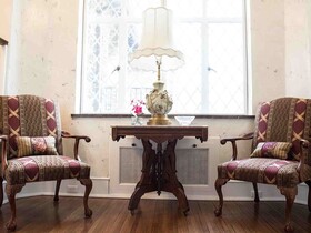 The Manor on Front Bed and Breakfast