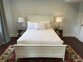 The Manor on Front Bed and Breakfast