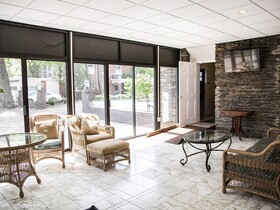 The Manor on Front Bed and Breakfast