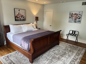 The Manor on Front Bed and Breakfast