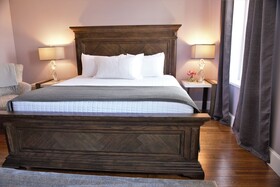 The Manor on Front Bed and Breakfast