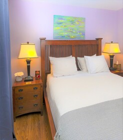 The Manor on Front Bed and Breakfast