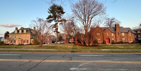 The Manor on Front Bed and Breakfast