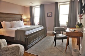 The Manor on Front Bed and Breakfast