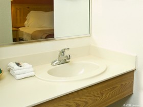Red Roof Inn & Suites Hermitage