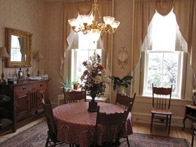 Lovelace Manor Bed & Breakfast