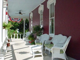 Lovelace Manor Bed & Breakfast