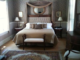 Lovelace Manor Bed & Breakfast
