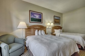 Lancaster Inn & Suites