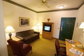 Lancaster Inn & Suites