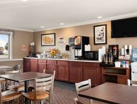 Super 8 by Wyndham Mifflinville Near Bloomsburg