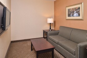 Holiday Inn Express Lewisburg/New Columbia