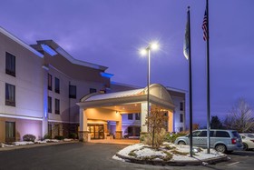 Holiday Inn Express Lewisburg/New Columbia