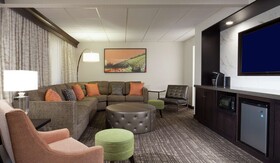 Embassy Suites by Hilton Philadelphia Airport