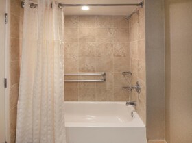 Embassy Suites by Hilton Philadelphia Airport