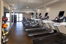 Embassy Suites by Hilton Philadelphia Airport