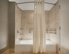 Embassy Suites by Hilton Philadelphia Airport
