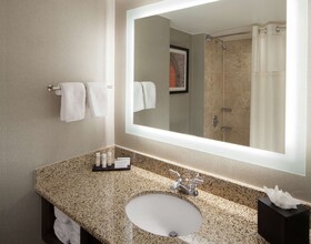 Embassy Suites by Hilton Philadelphia Airport