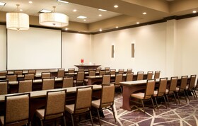 Embassy Suites by Hilton Philadelphia Airport