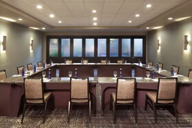 Embassy Suites by Hilton Philadelphia Airport