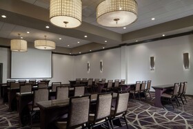 Embassy Suites by Hilton Philadelphia Airport