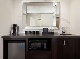 Embassy Suites by Hilton Philadelphia Airport