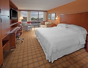 Four Points by Sheraton Philadelphia Northeast