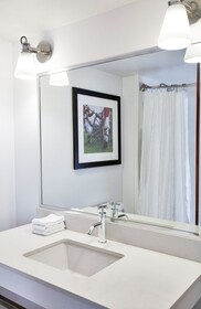 Four Points by Sheraton Philadelphia Northeast