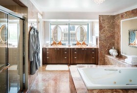 The Logan Philadelphia, Curio Collection by Hilton