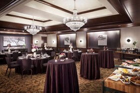 The Logan Philadelphia, Curio Collection by Hilton