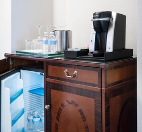 The Logan Philadelphia, Curio Collection by Hilton