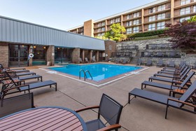 DoubleTree by Hilton Hotel Pittsburgh - Green Tree