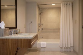 DoubleTree by Hilton Hotel Pittsburgh - Green Tree