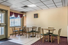 Econo Lodge Airport
