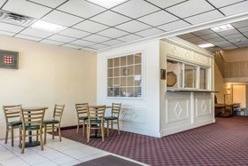 Econo Lodge Airport