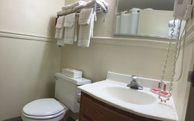 Econo Lodge Airport